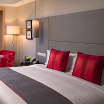 Peninsula Hotel room